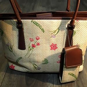 Spring straw bag with floral print